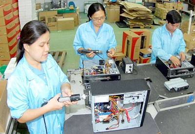 A computer manufacturing company in HCMC (Photo: SGGP) A computer manufacturing company in HCMC (Photo: SGGP)